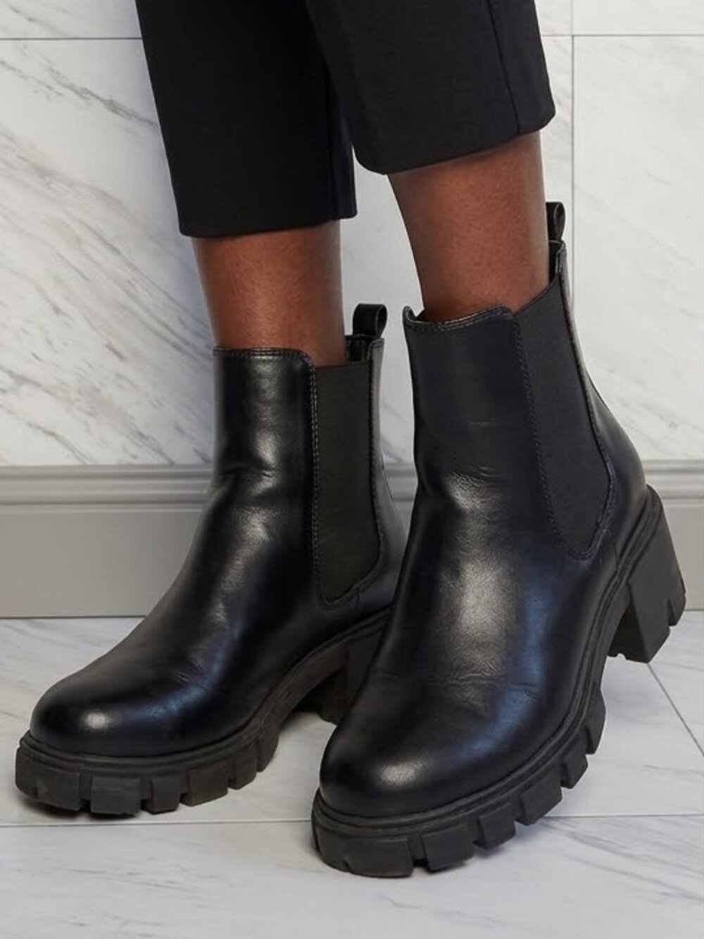 Madden Girl Tessa Black Chunky Lug Sole Chelsea Boots Womens 8.5M Ankle Booties